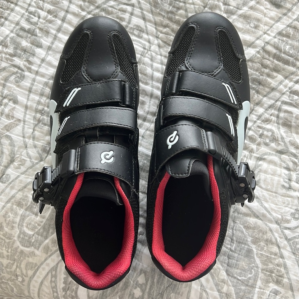 Peloton biking shoes size 40 with clips